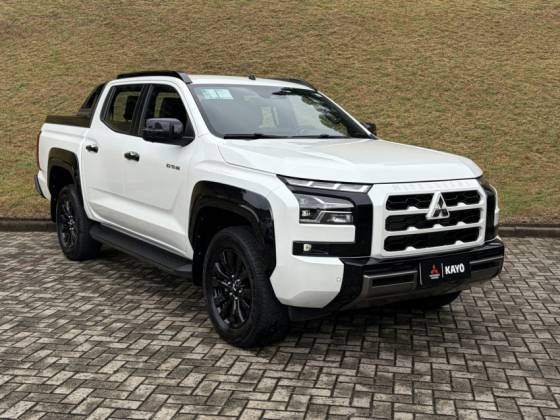 MITSUBISHI TRITON 2.4 BITURBO DIESEL CD KATANA 4X4 AUTOMÁTICO MITSUBISHI TRITON 2.4 BITURBO DIESEL CD KATANA 4X4 AUTOMÁTICO